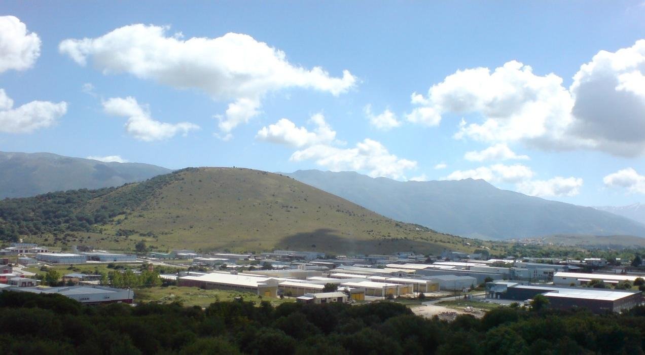 Ροδοτόπι:-Έως-και-32-εργάτες-σε-μία-κατοικία-–-Τι-καταγγέλλει-το-ΚΚΕ