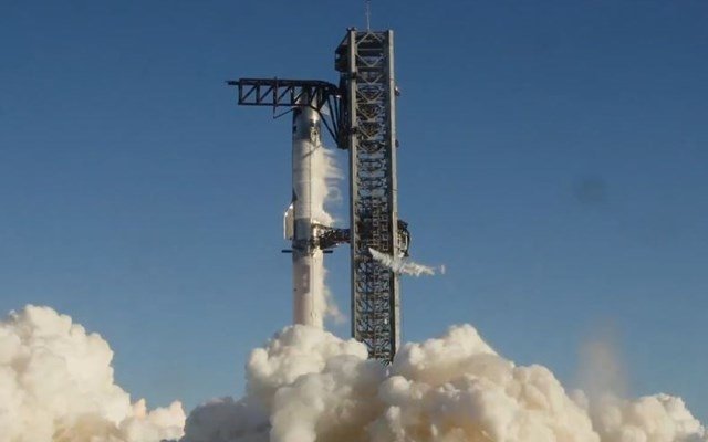 Εκτοξεύτηκε-ο-πύραυλος-της-spacex-–-Μεταφέρει-τέσσερις-αστροναύτες-στον-Διεθνή-Διαστημικό-Σταθμό
