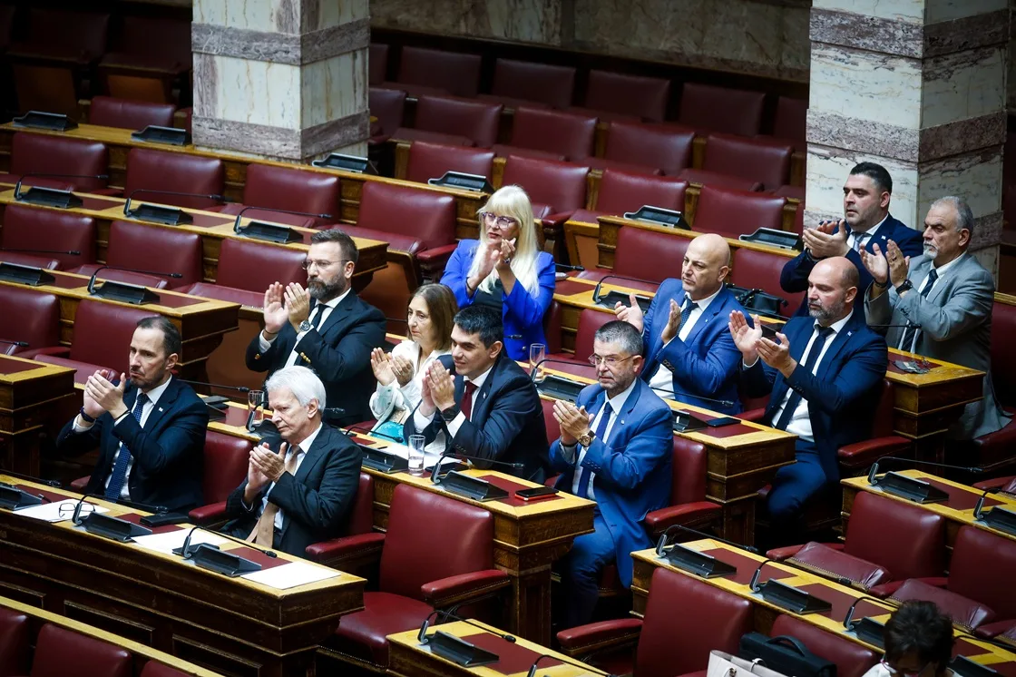Κινητικότητα-στη-δεξιά-πολιτική:-Σχέσεις-Κασιδιάρη-&-Βελόπουλου