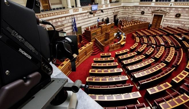 Σφοδρή-κόντρα-κυβέρνησης-αντιπολίτευσης-για-την-ακρίβεια,-τα-καύσιμα-και-τις-120-δόσεις-–-Τι-είπαν-Συρεγγέλα,Σπυρόπουλος,-Παπαδάκης-και-Τεμπονέρας
