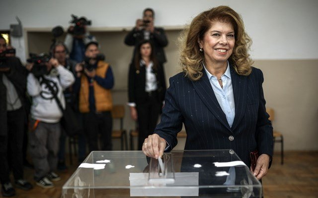 Βουλγαρία:-Στις-κάλπες-για-τις-προεδρικές-εκλογές-με-φόντο-τις-επιθέσεις-σε-πλοία-στη-Μαύρη-Θάλασσα-–-Φαβορί-η-Ιότοβα