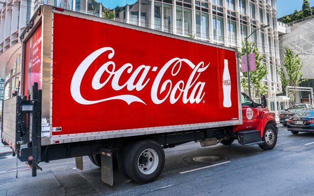 coca-cola:-Αναβαθμίζει-τις-προβλέψεις-για-την-κερδοφορία-του-2026-μετά-τις-ισχυρές-επιδόσεις-στο-γ΄τρίμηνο